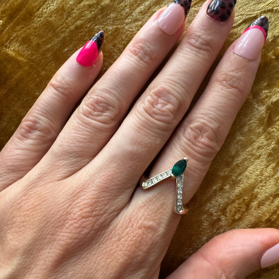 Vintage Chevron Ring (green)