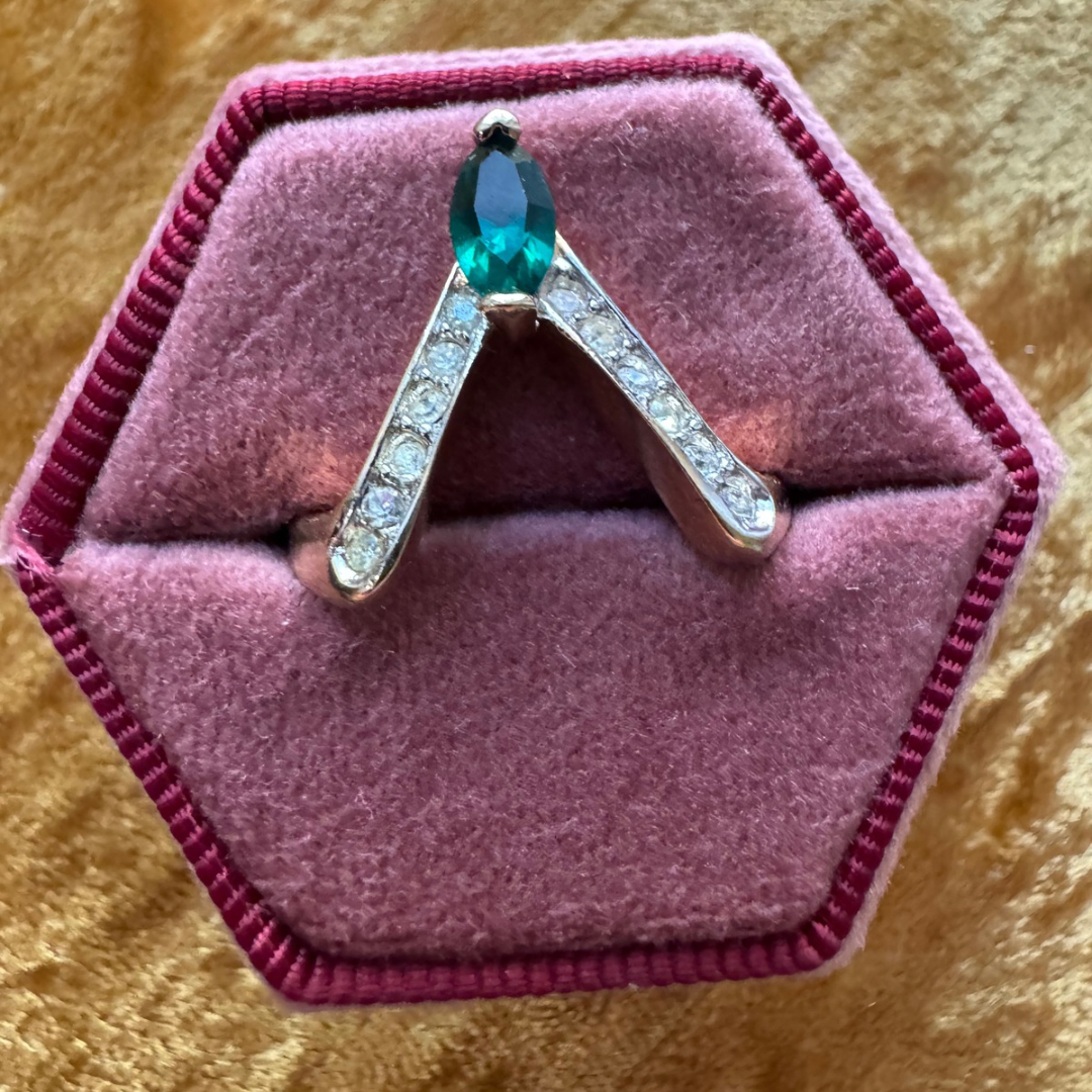 Vintage Chevron Ring (green)